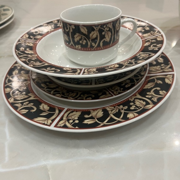 Vintage! Savoy Majestic Stonewear Black and Tan Dinnerware 41 pieces - Picture 2 of 10